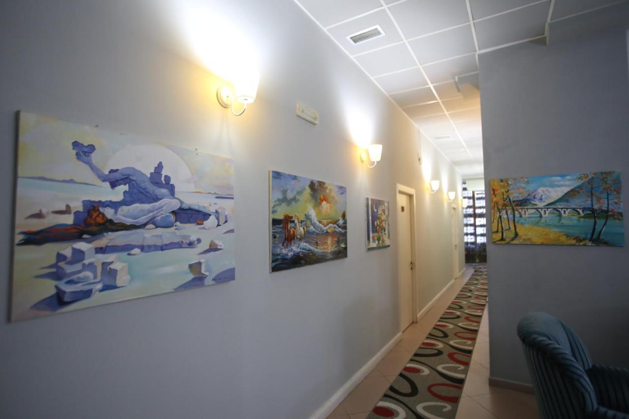 Hotel Pasarela เบราท ภายนอก รูปภาพ