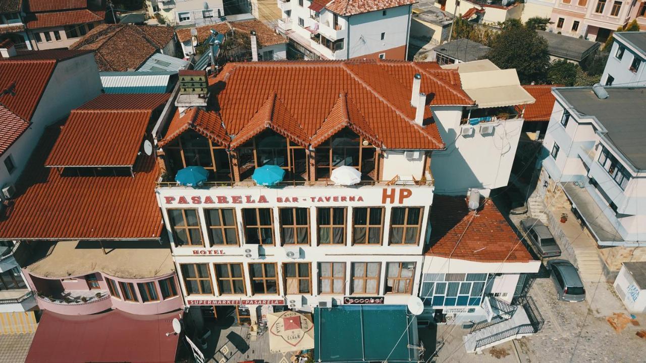 Hotel Pasarela เบราท ภายนอก รูปภาพ
