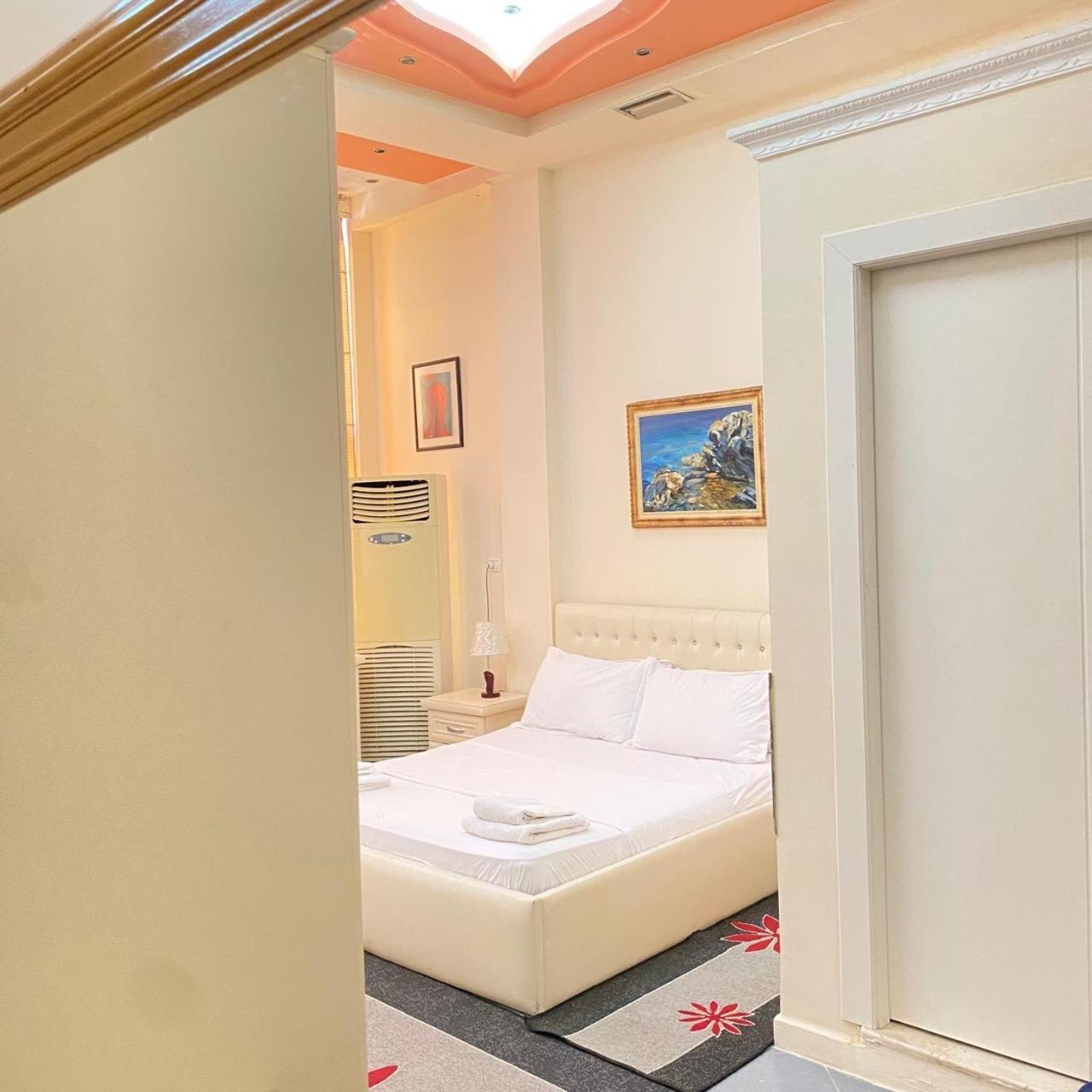 Hotel Pasarela เบราท ภายนอก รูปภาพ