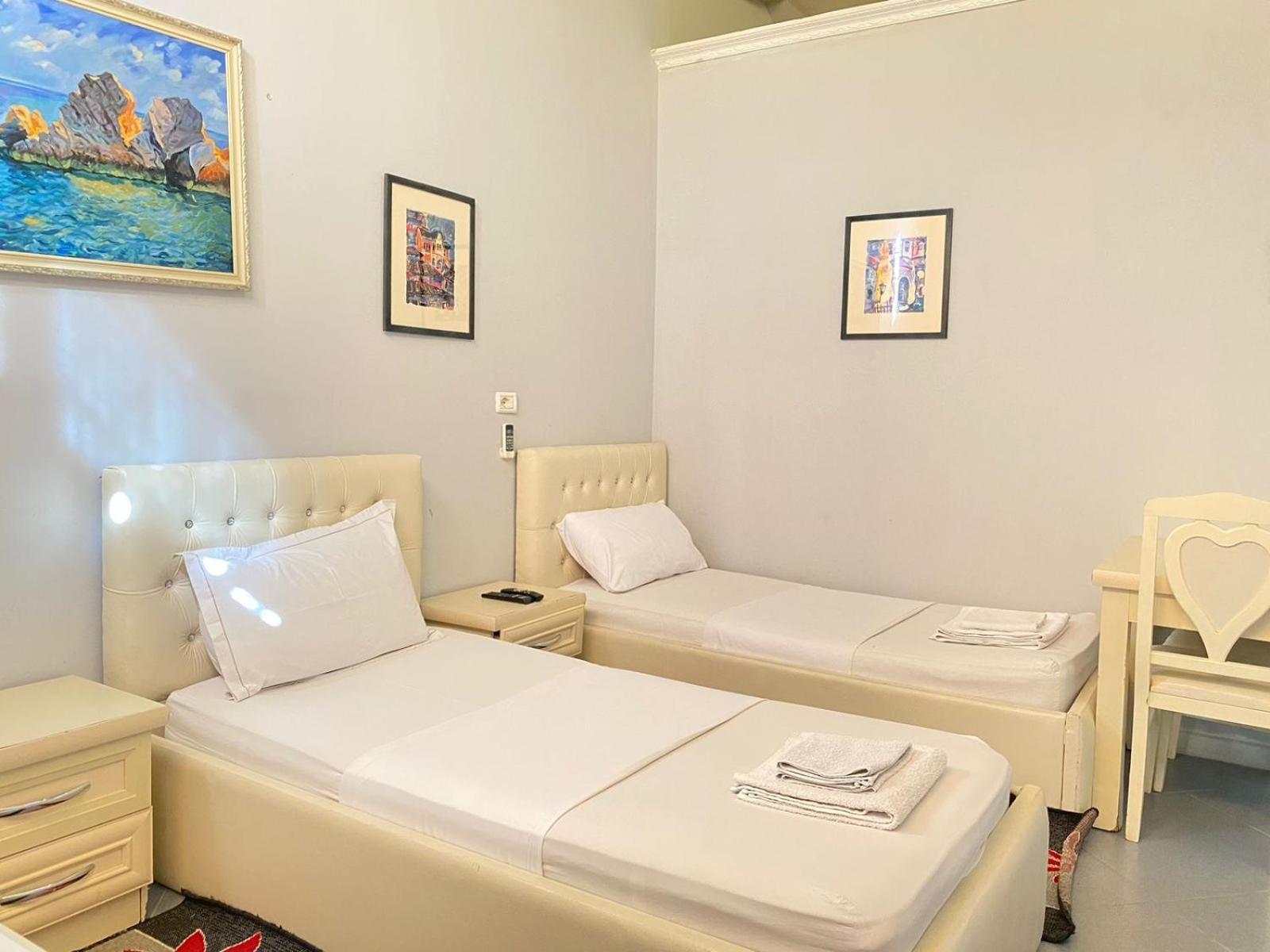 Hotel Pasarela เบราท ภายนอก รูปภาพ
