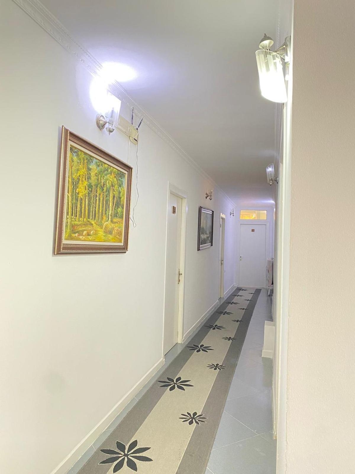 Hotel Pasarela เบราท ภายนอก รูปภาพ
