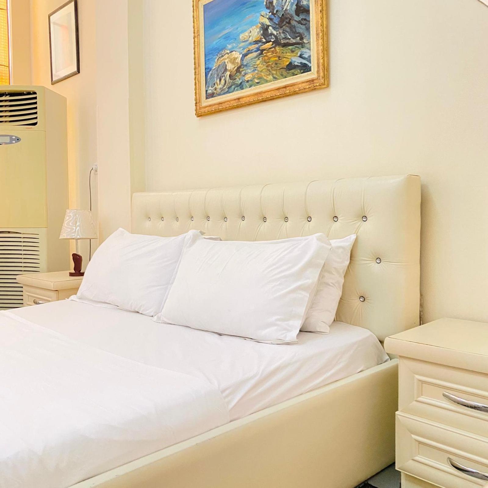 Hotel Pasarela เบราท ภายนอก รูปภาพ