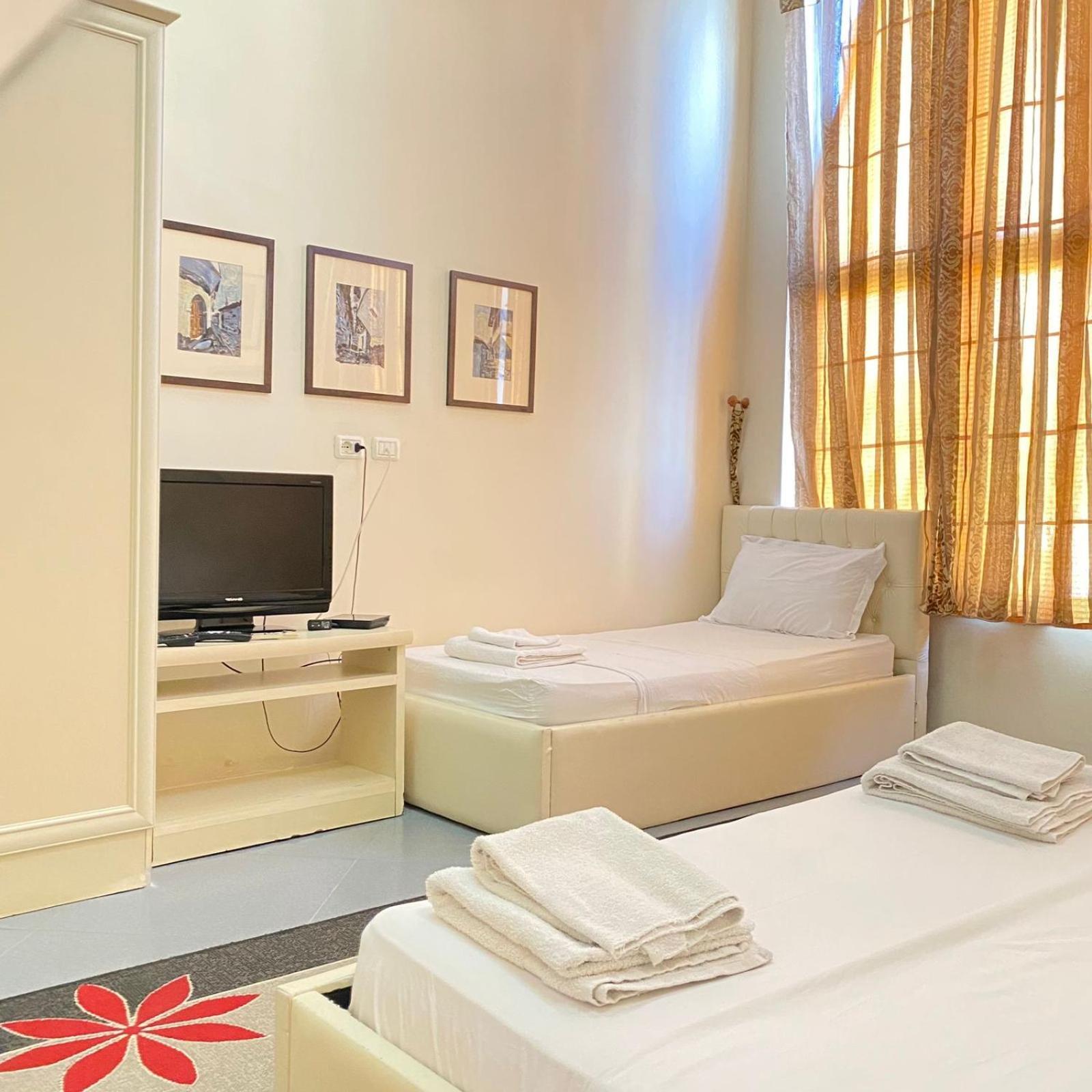 Hotel Pasarela เบราท ภายนอก รูปภาพ